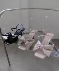 エナメルリボンスクエアトゥーサンダル　Enamel Ribbon Square Toes Sandals
