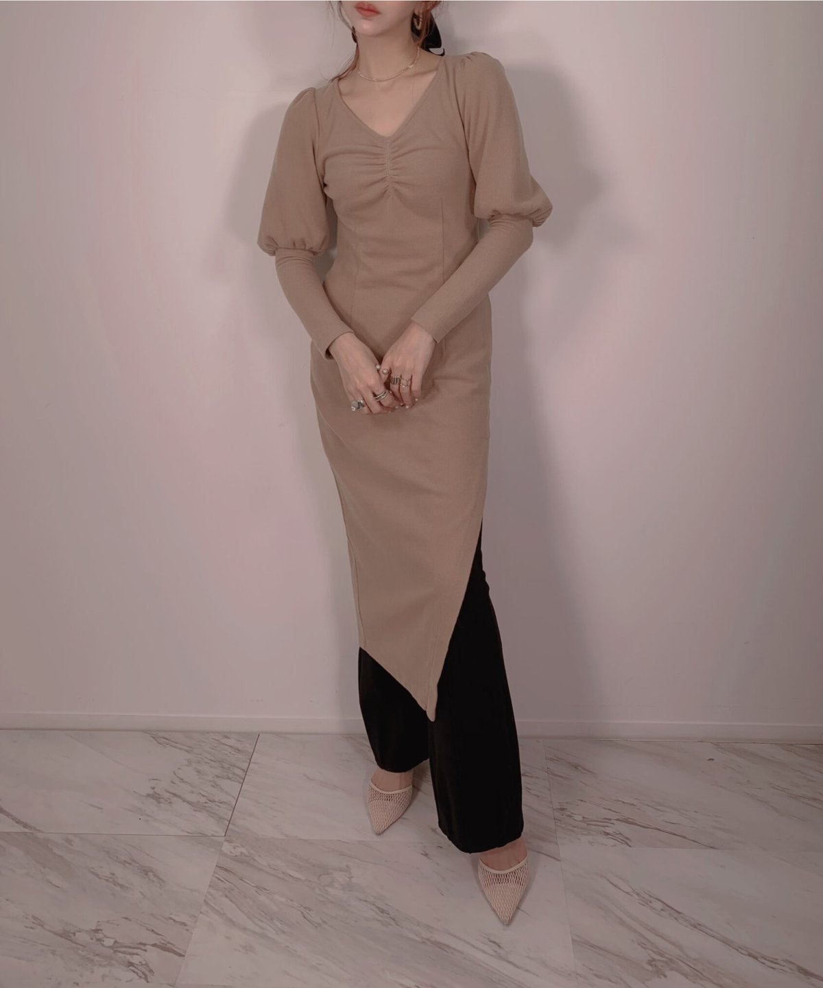 バックオープンスリットワンピ Back Open Slit One-Piece | FICTI