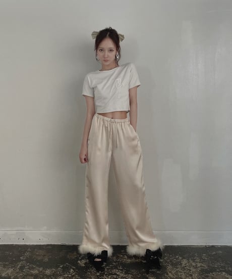 フェザーサテンパンツ / Feather Hem Satin Pants