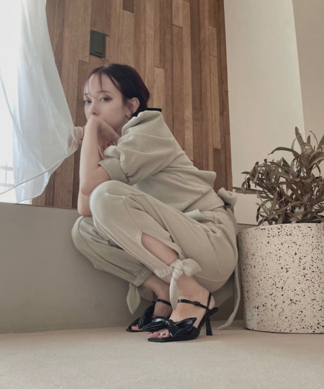 センターシームサイドリボンジョガーパンツ / Center Seam Cropped Side Ribbon Jogger Pants