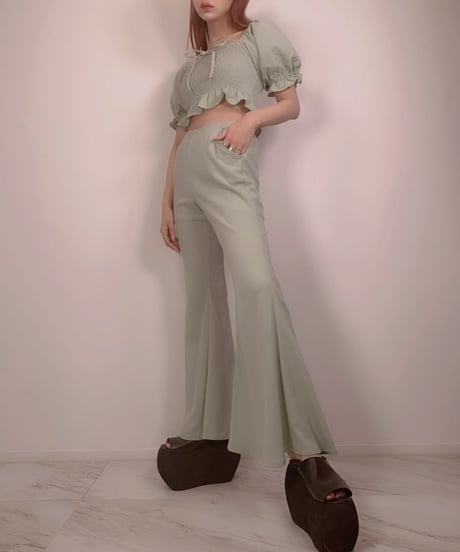 パフスリーブシャーリングトップス　Puff Sleeve Shirring Tops