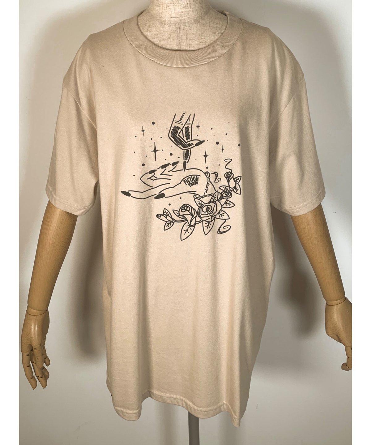 fictionTokyo トップス Front Print T | FICTION TOKYO OFFICIAL SHOP