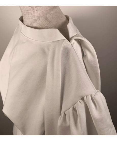 ボリュームスリーブリボントップス　Volume Sleeve Ribbon Tops