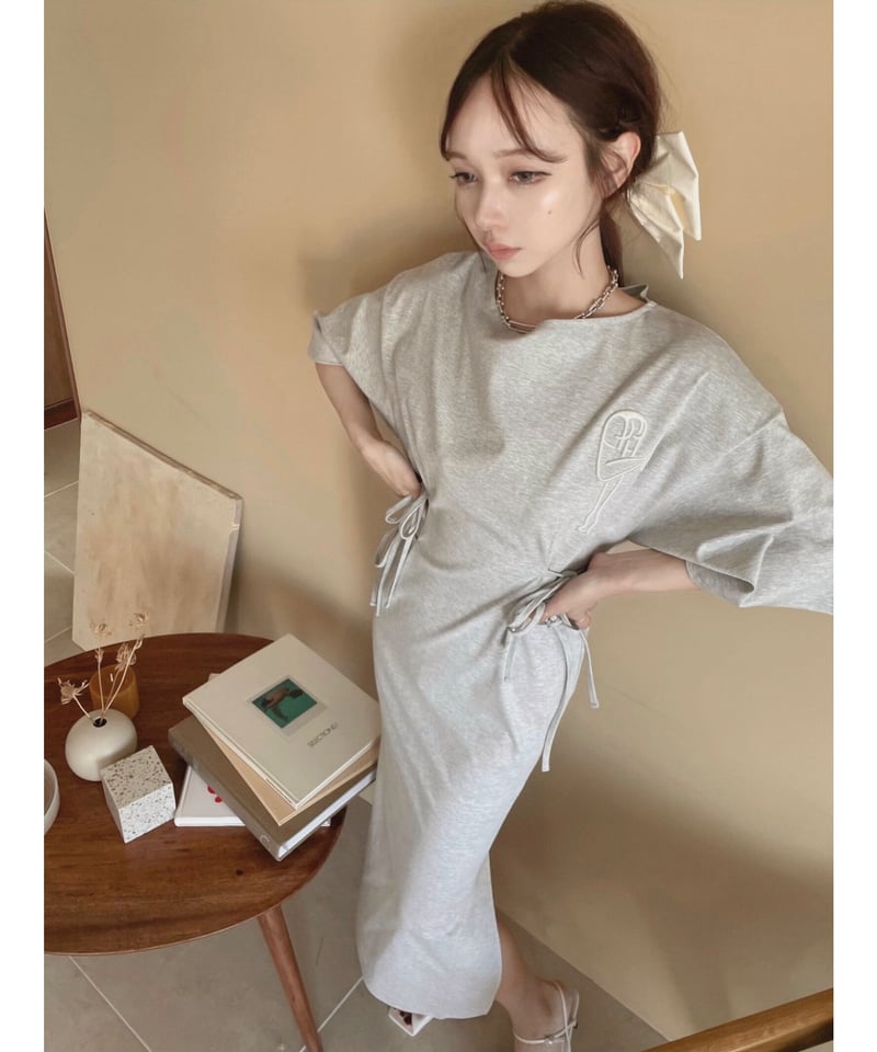 ロゴ刺繍バックスリットTワンピ / Logo Embroidery Back Slit T O 