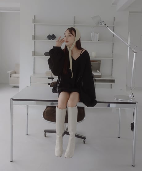 Vネックリボンスウェット /V Shaped Neck Ribbon Sweat