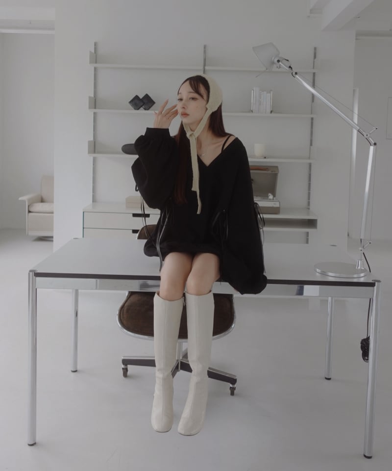 Vネックリボンスウェット /V Shaped Neck Ribbon Sweat | FICT