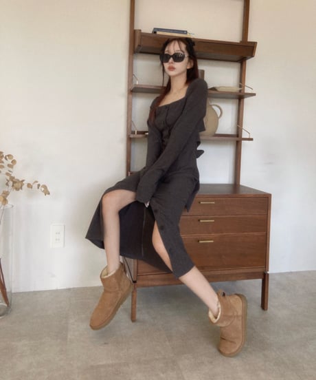 バックオープンフロントスリットワンピース / Back Open Front Slit One-Piece