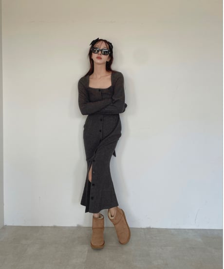 バックオープンフロントスリットワンピース / Back Open Front Slit One-Piece
