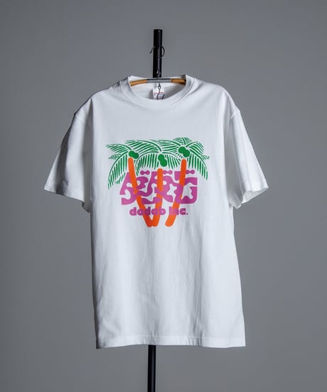 ダダビとリゾートがモチーフのトロピカル配色Tシャツ
