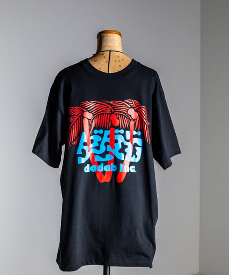 ダダビとリゾートがモチーフのTシャツ