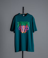 ダダビとリゾートがモチーフのトロピカル配色Tシャツ
