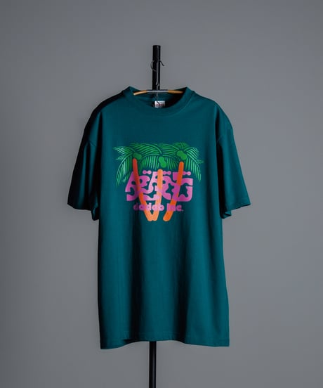 ダダビとリゾートがモチーフのトロピカル配色Tシャツ