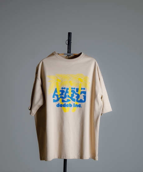 ダダビとリゾートがモチーフのビッグシルエットTシャツ