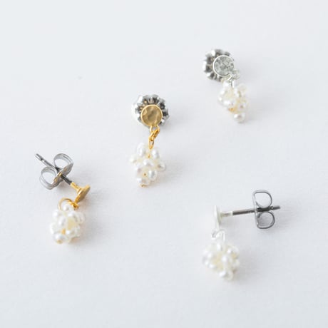 NAP111：淡水パールくす玉ピアス / Ball Pierce made of small freshwater pearls