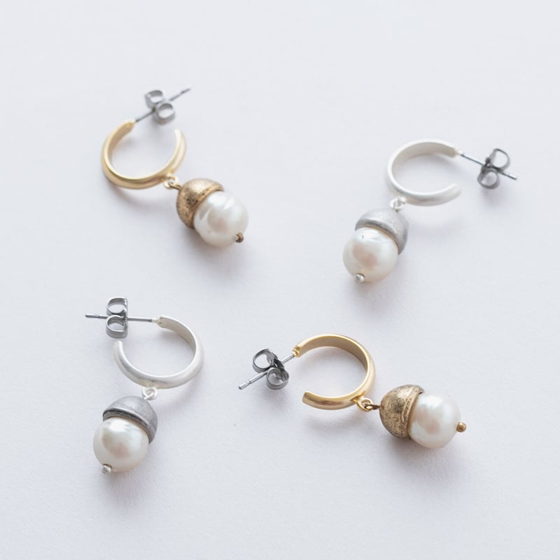 IAP107：ナッツパールフープピアス / Pearl hoop pierce with nu...