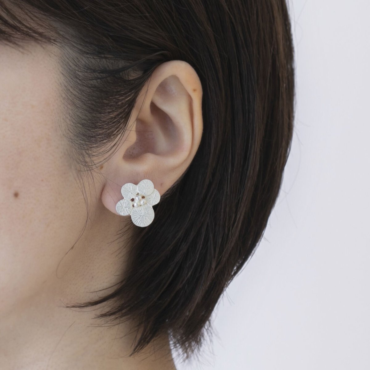 ISE105：サークルフラワーイヤリング / Circle Flower Earring