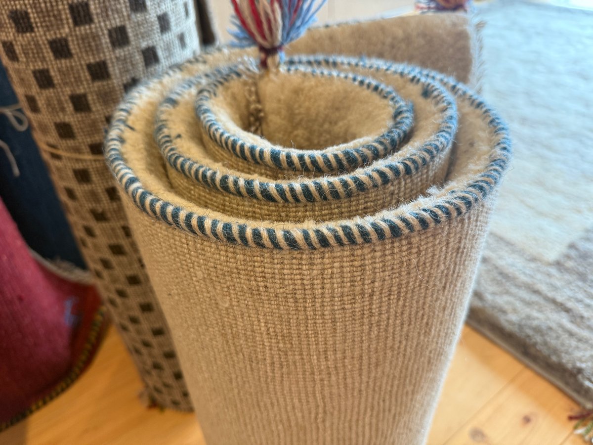 神奈@ギャッベ4枚 No.33】極厚ランナーサイズギャッベ｜201cm×57cm｜羊そのままの“白”を