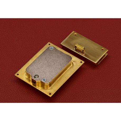 005. CH2W / natural brass
