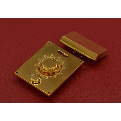 005. CH2W / natural brass