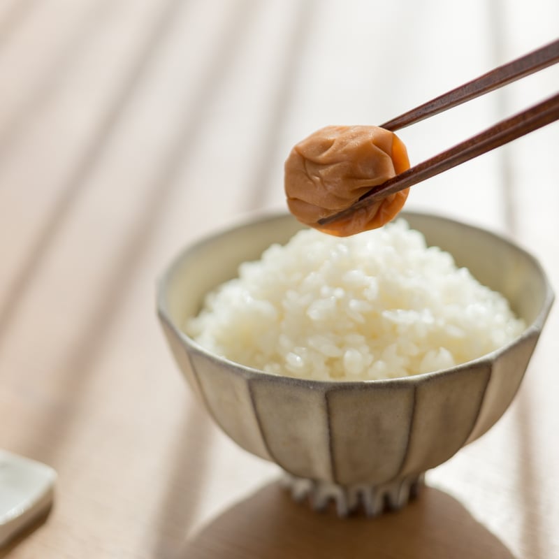 コレクション放出　中国清時代　青華　梅蜂紋重箱　共箱　送料込み0807 重箱 3段 うさぎ唐草 黒内朱 5寸／2～3人用 / お正月 新年 三段重箱 3