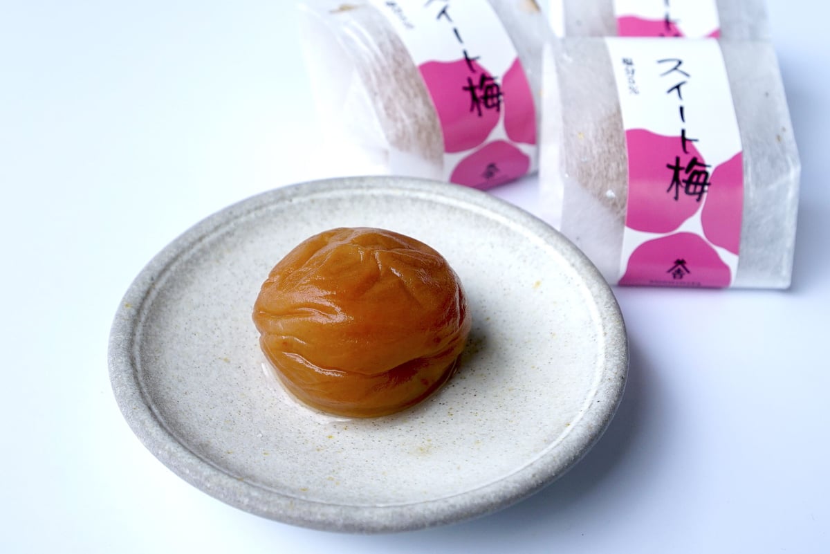 梅　舒適・色紙「不知痛痒」/タトウ入り スイート梅 ～デザート感覚梅干～ 15粒入 | 吉田屋オンライン