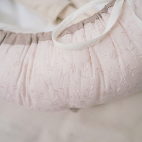 baby nest : smoky pink lace : dobby stripe