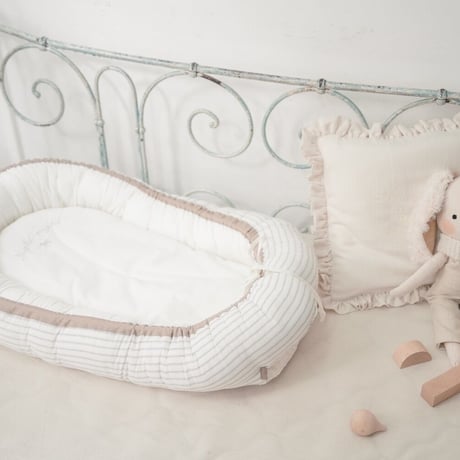 baby nest : smoky pink lace : dobby stripe
