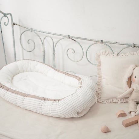 baby nest : smoky pink lace : dobby stripe