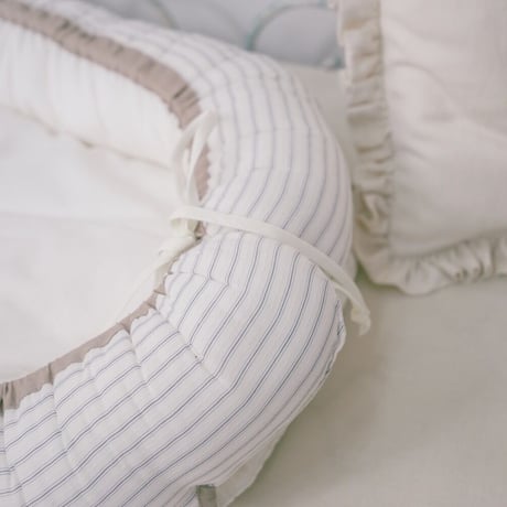 baby nest : smoky pink lace : dobby stripe