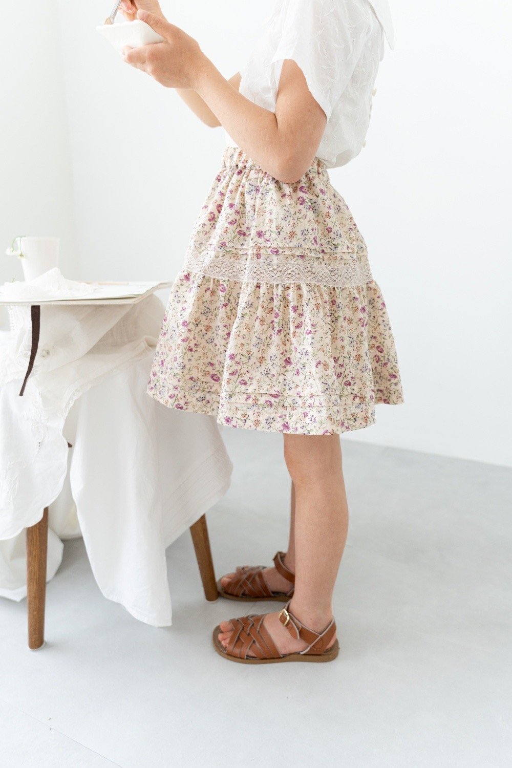 charming pintuck skirt : white / lilac flower