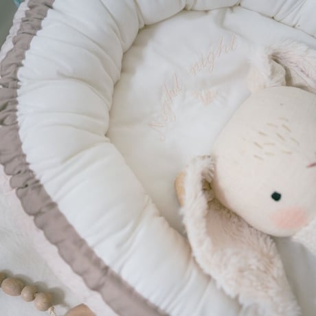 baby nest : smoky pink lace : dobby stripe