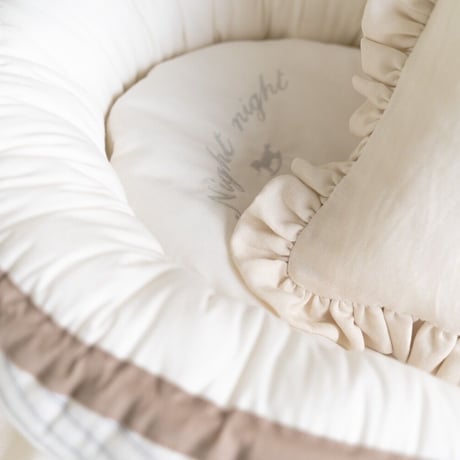 baby nest : smoky pink lace : dobby stripe