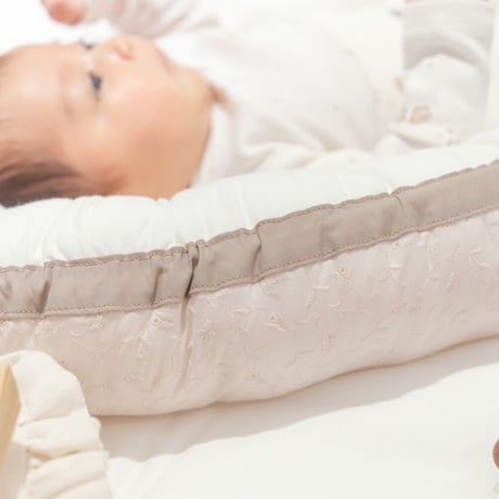 baby nest : smoky pink lace : dobby stripe