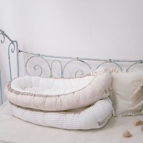 baby nest : smoky pink lace : dobby stripe
