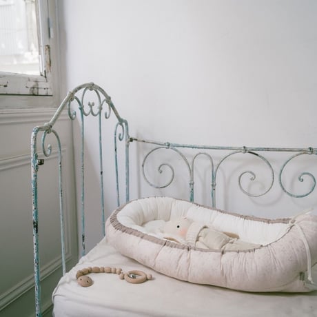 baby nest : smoky pink lace : dobby stripe