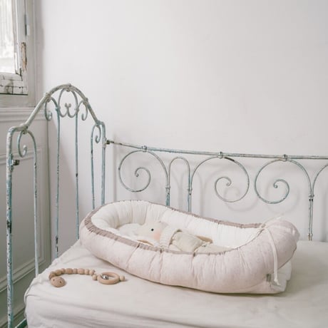 baby nest : smoky pink lace : dobby stripe