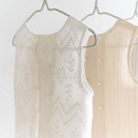 w button no sleeve / white lace : dobby cream :  dobby stripe