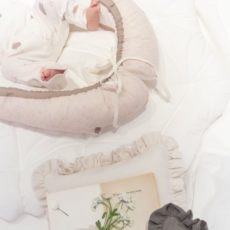baby nest : smoky pink lace : dobby stripe