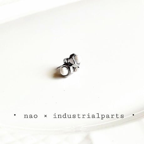 ナットピアス-ハウライト