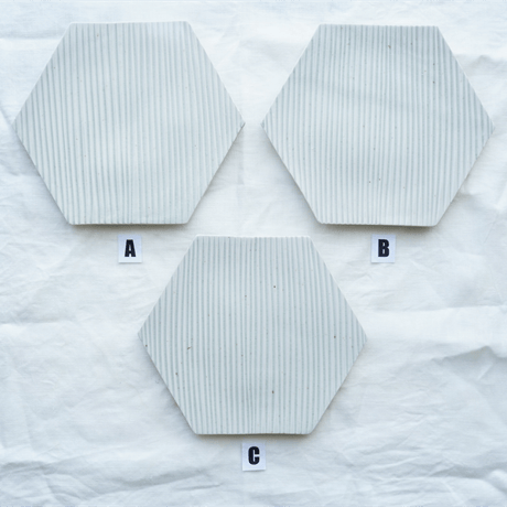 垣野勝司　Ｒ　しのぎ六角皿　ｗｈｉｔｅ　（Ｍ）