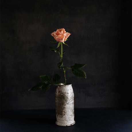 NO.17　芳賀稔　剝白　花入　H25.5㎝