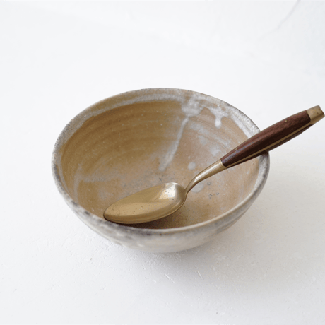 NO.42-5　芳賀稔　埋め焼き白　5寸鉢 　Φ15㎝