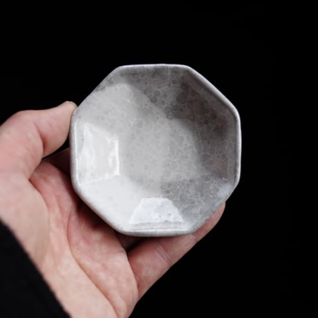 隣窯　　曇天八角豆皿　DT　　E