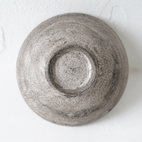 NO.22-2　芳賀稔　黒銀4寸鉢　Φ13.8㎝