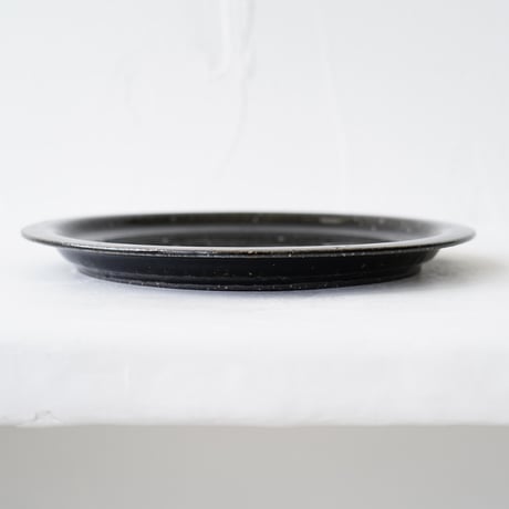 角掛政志　黒ツヤ皿　２５㎝　　※個体差あり