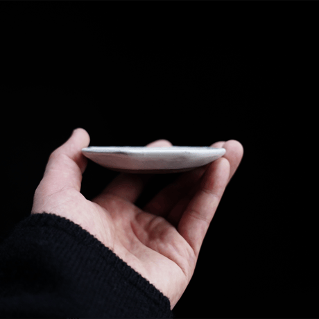 隣窯　　曇天八角小皿　DT　　D