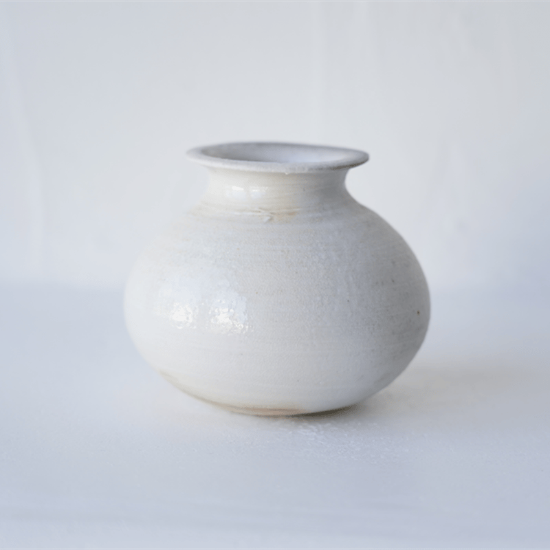 NO.8 八田亨 白磁焼き〆花入れ | JIBITA