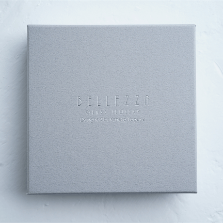 BELLEZA Glass Jewelry　プラチナカーブネックレス