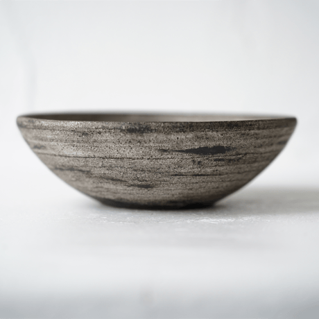 NO.22-4　芳賀稔　黒銀4寸鉢　Φ13.5㎝