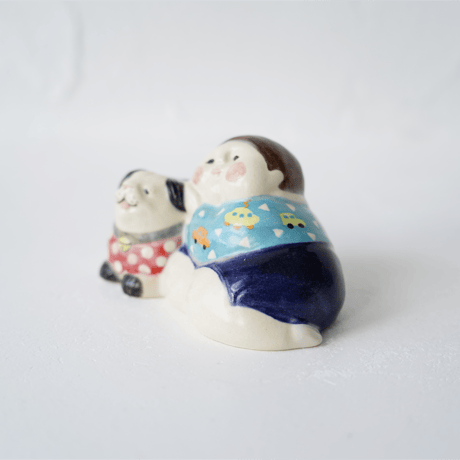 藤田　美智　　「犬抱き童子」